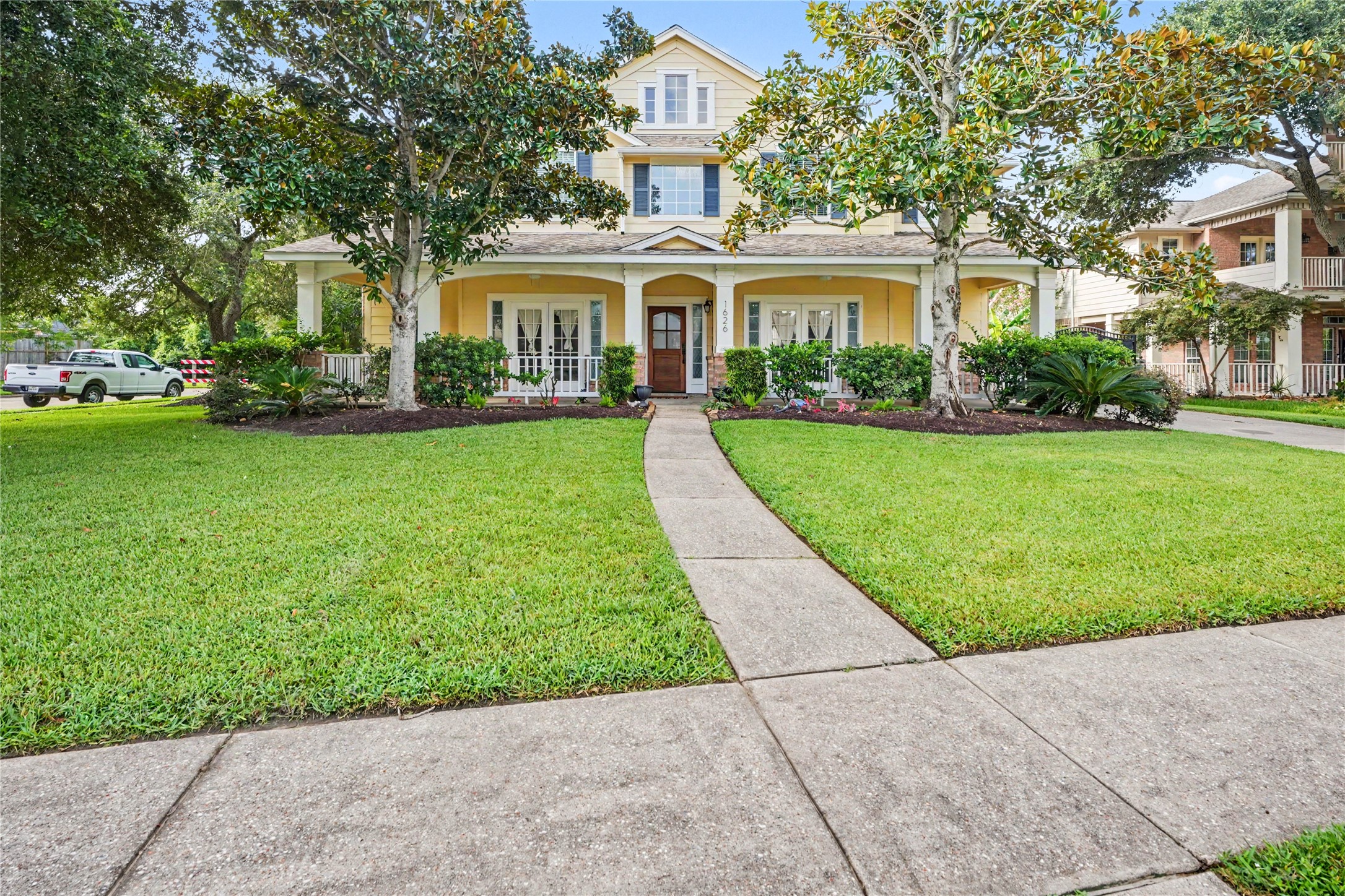 Listing photo 2