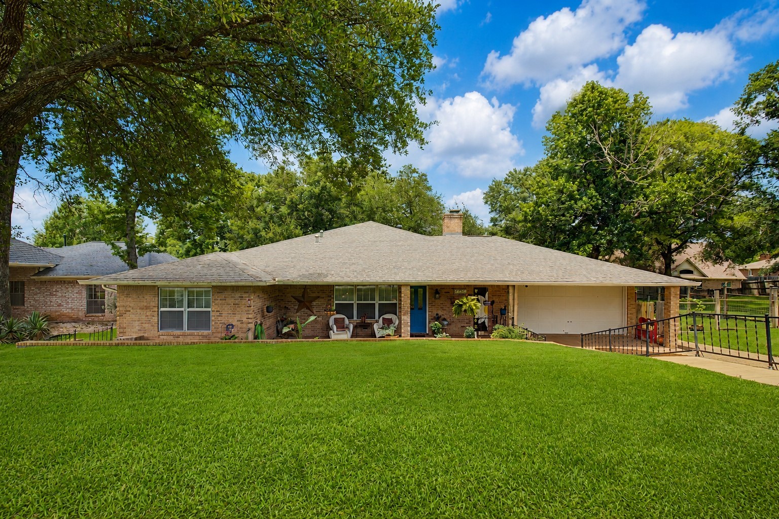 Listing photo 1