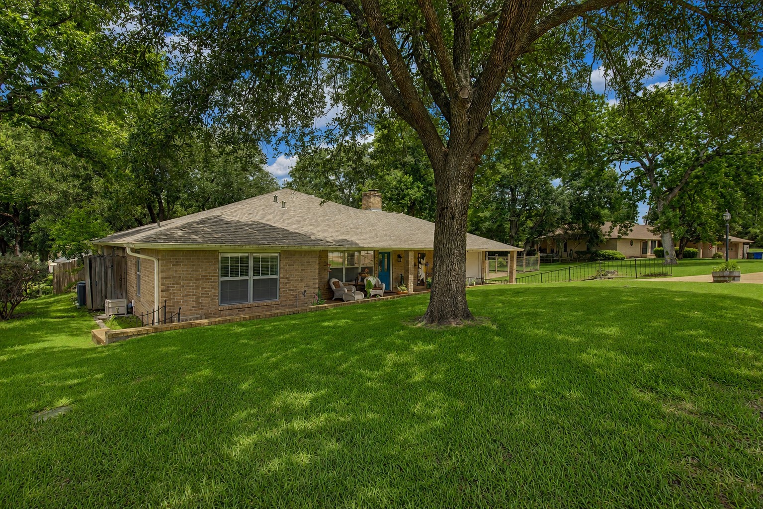 Listing photo 1