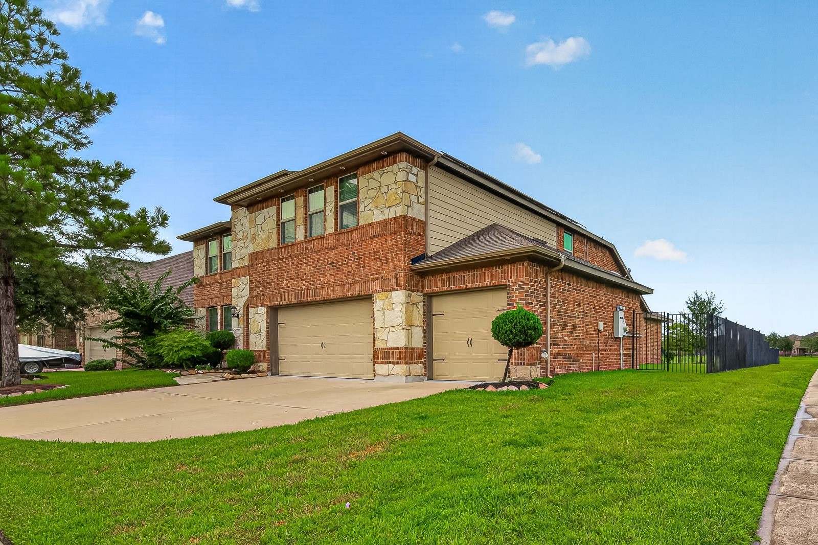 Listing photo 1