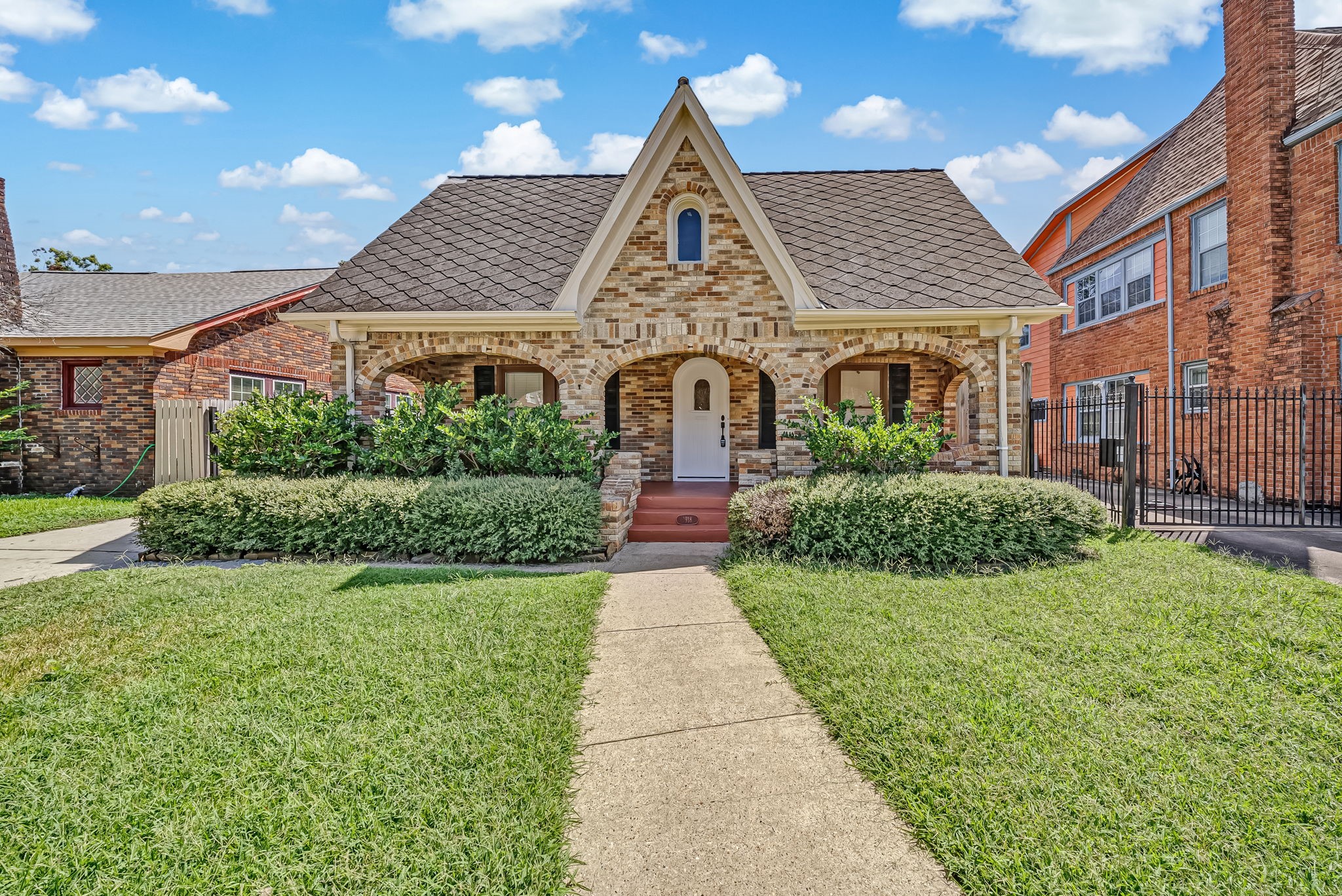 Listing photo 1