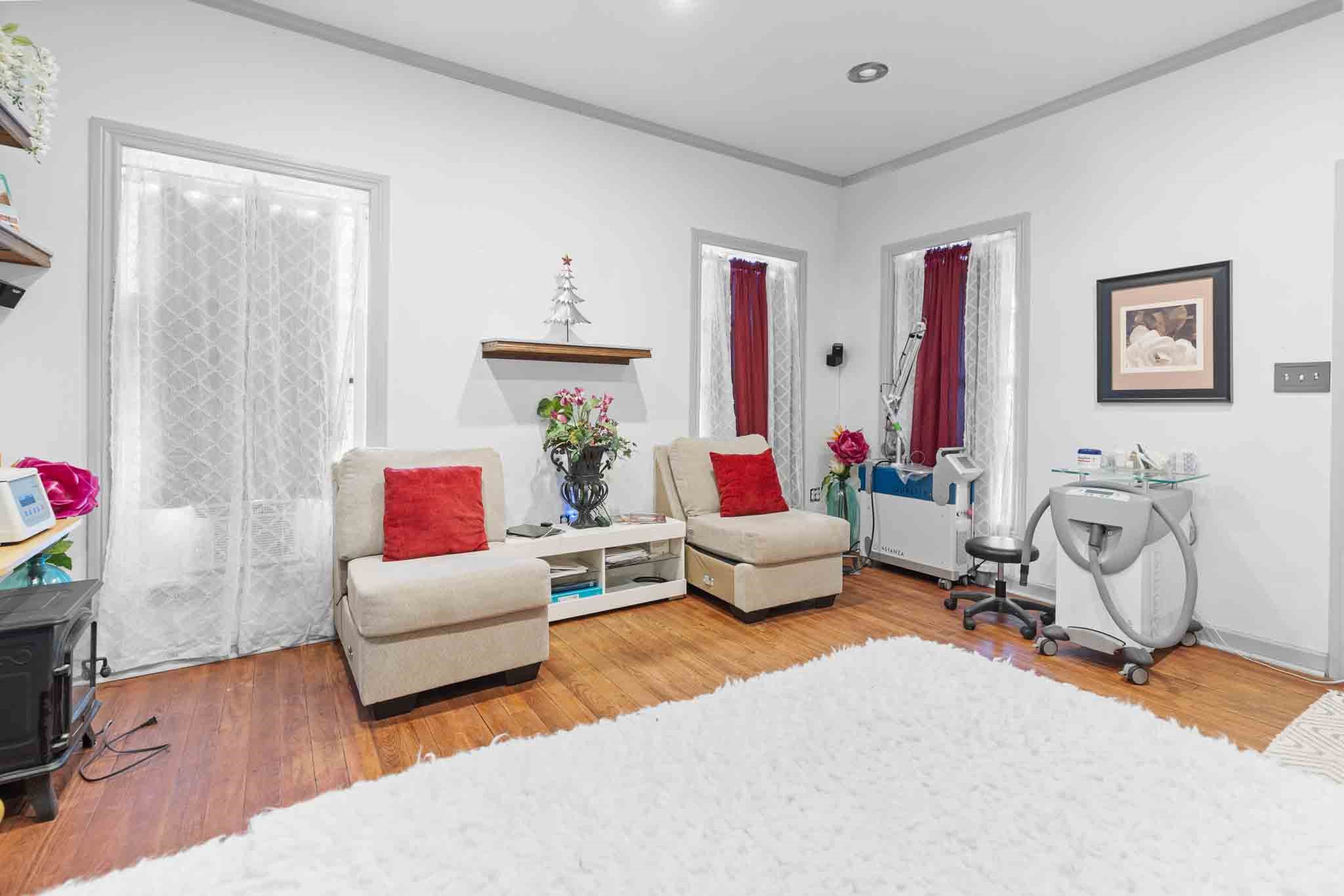 Listing photo 5
