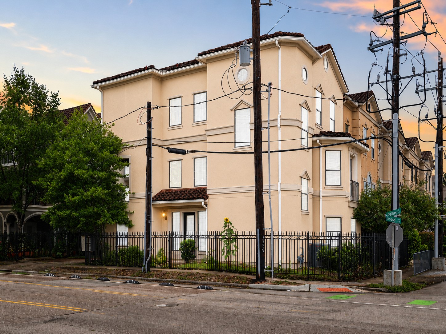 Listing photo 1