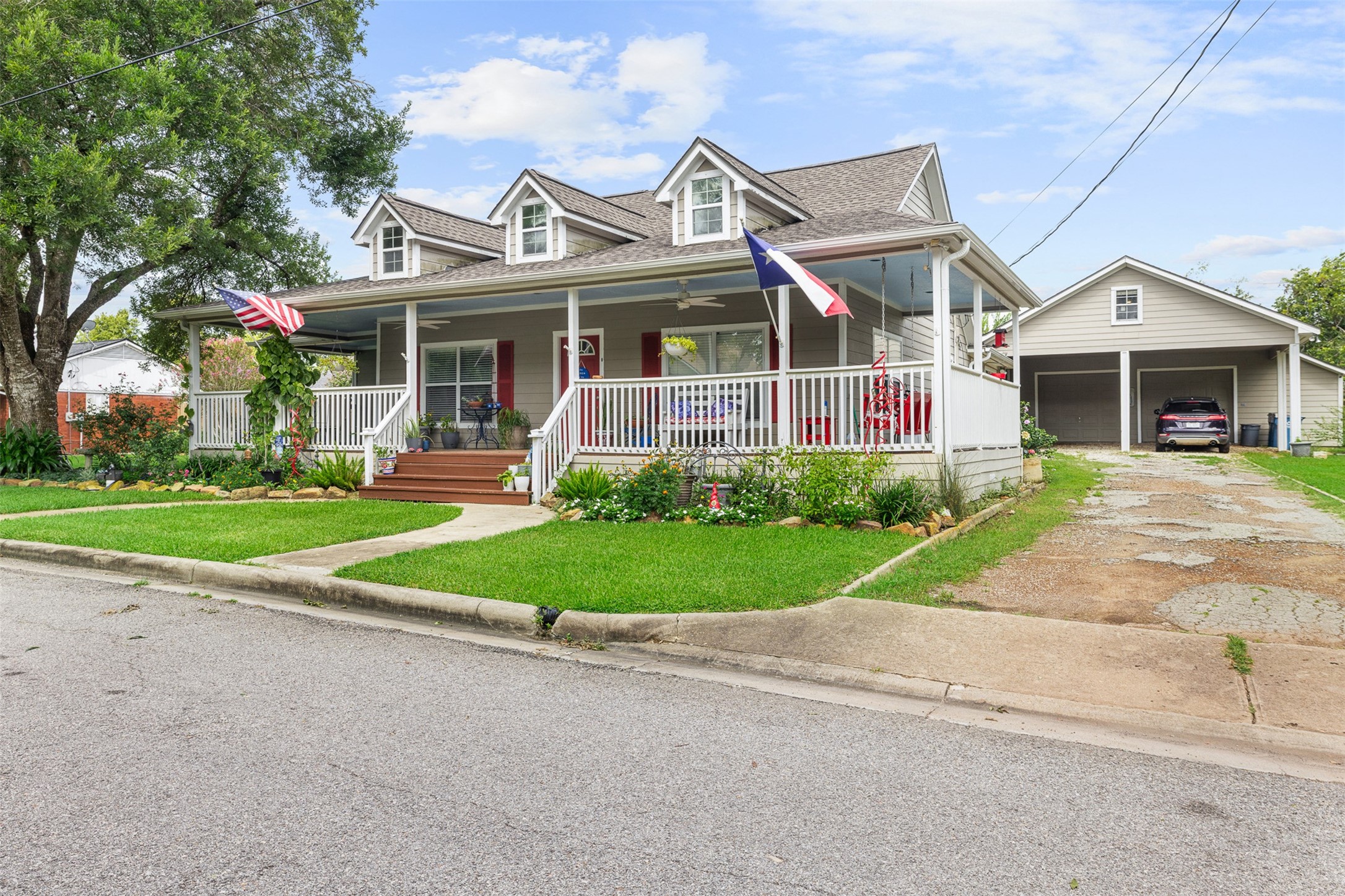 Listing photo 2