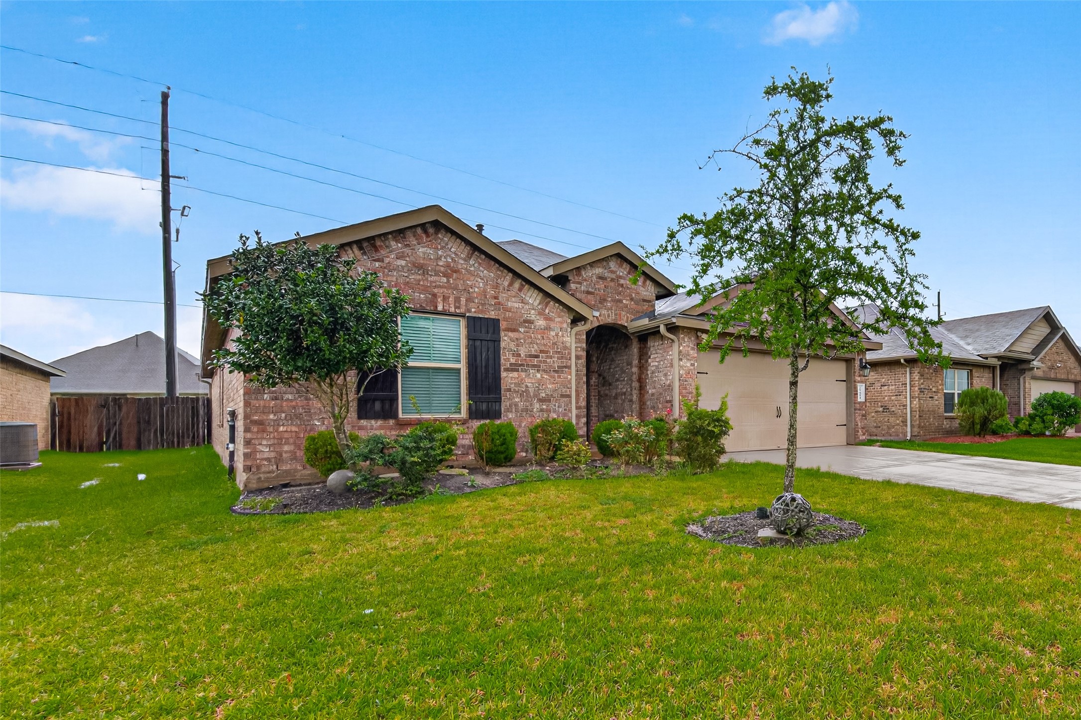 Listing photo 2