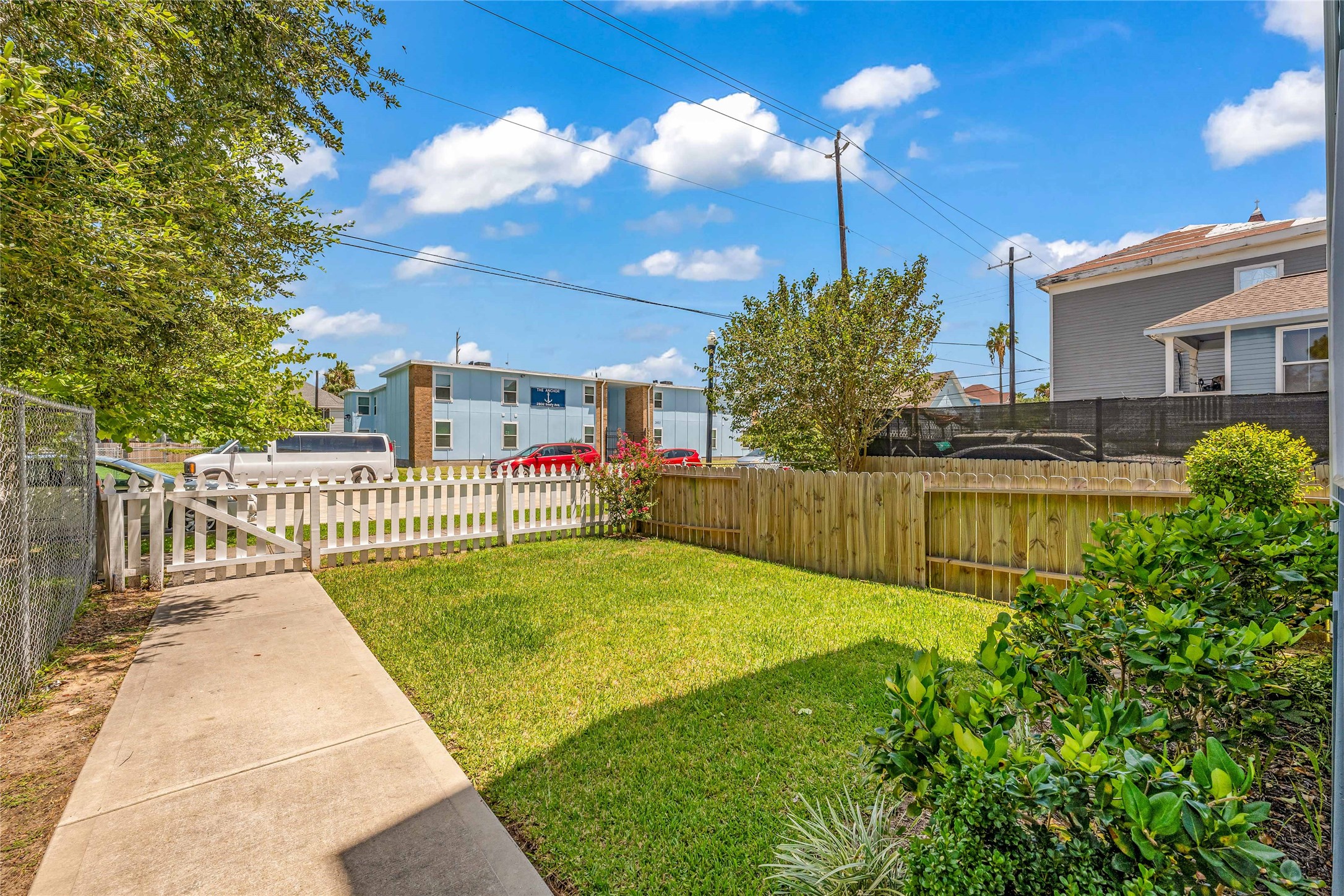 Listing photo 4