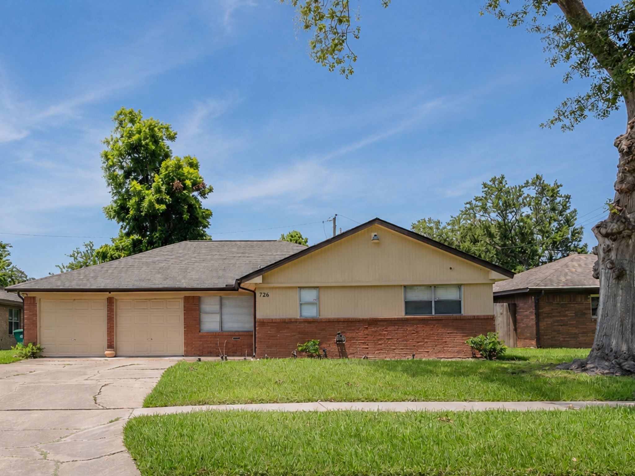 Listing photo 2