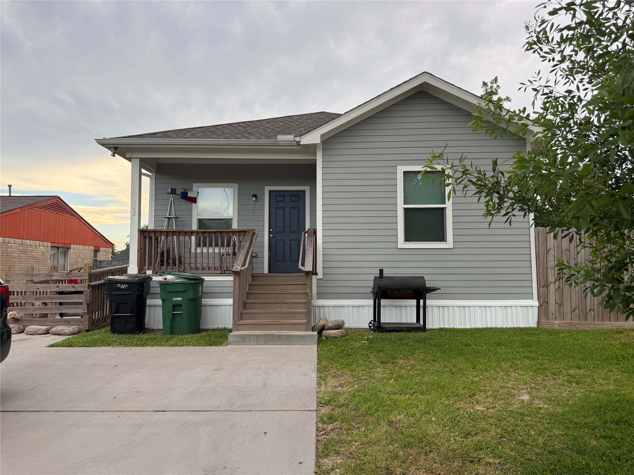 Listing photo 1
