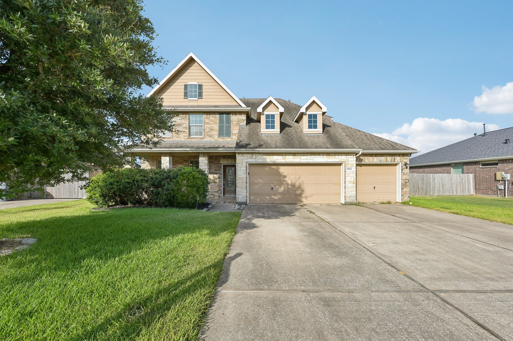 Listing photo 1