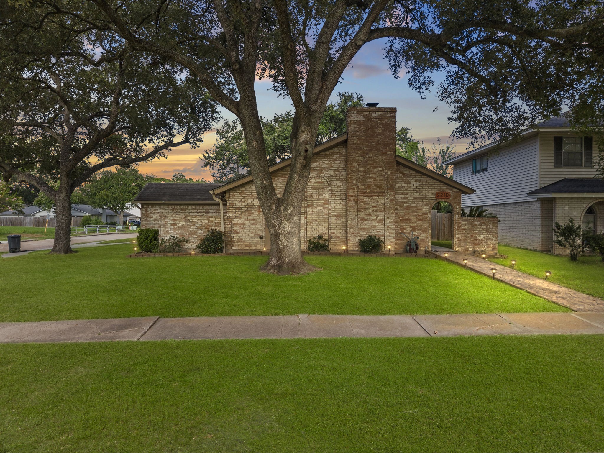 Listing photo 2