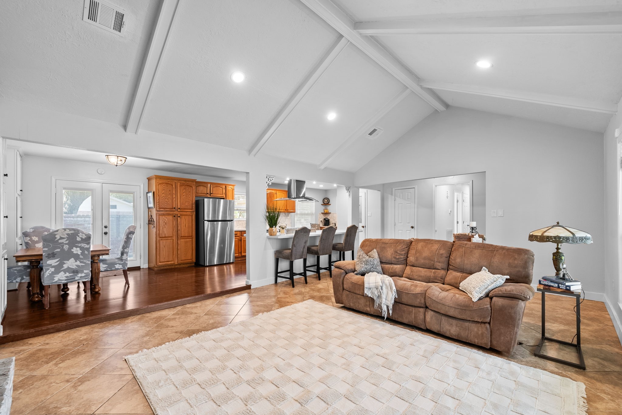 Listing photo 1