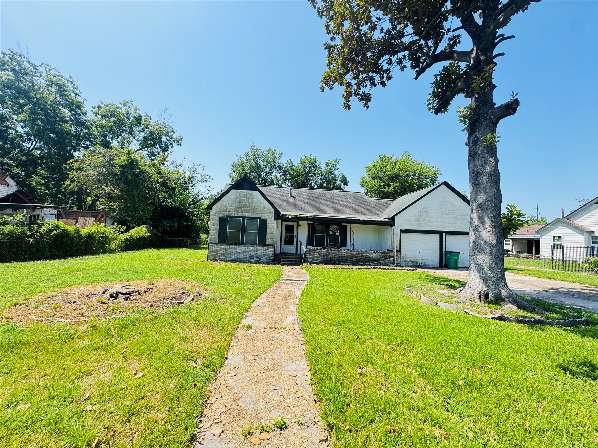 Listing photo 1