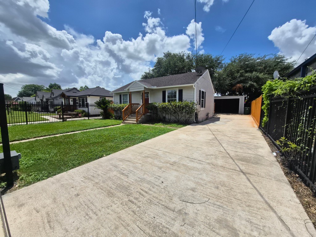 Listing photo 3