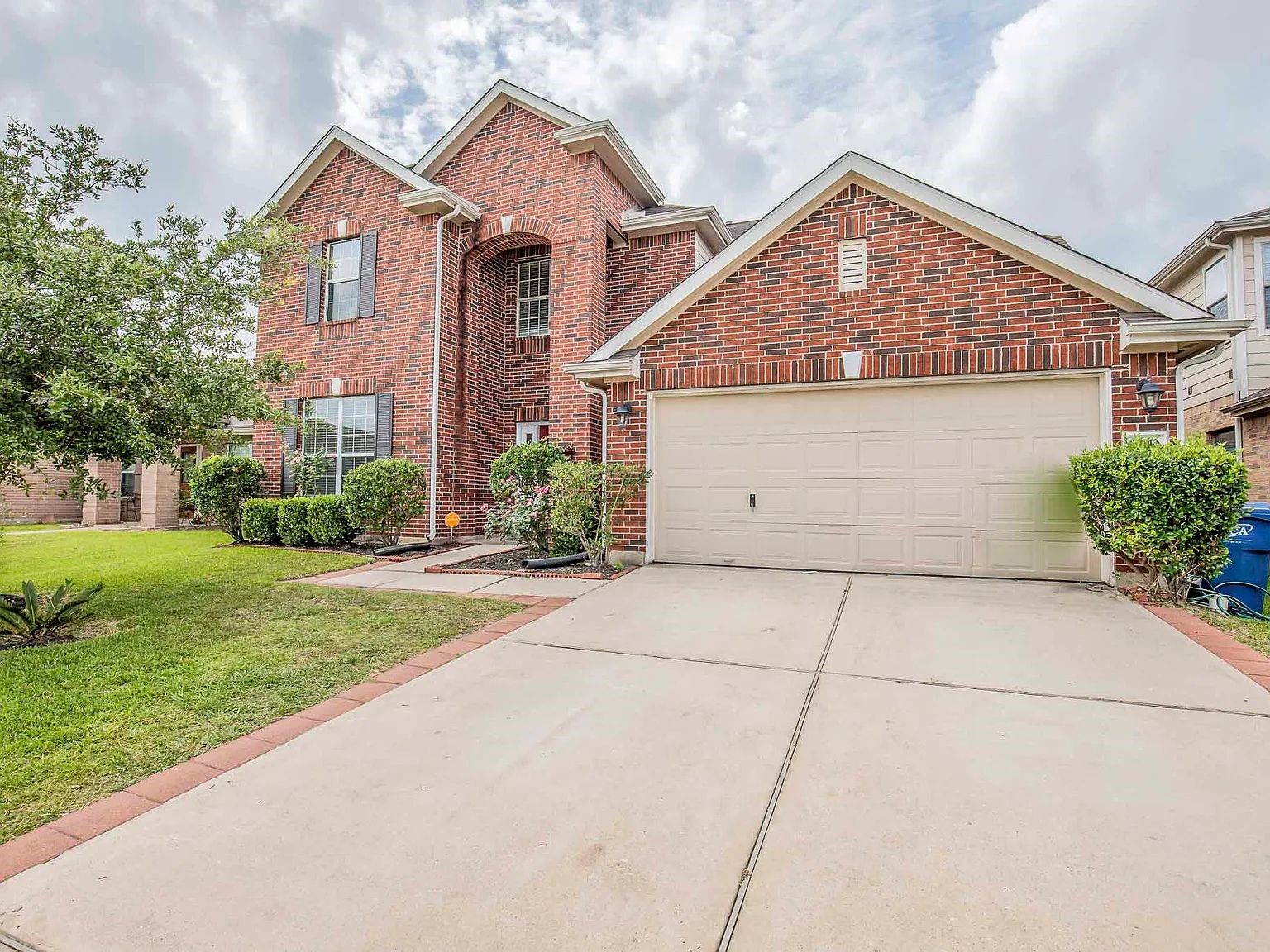 Listing photo 1