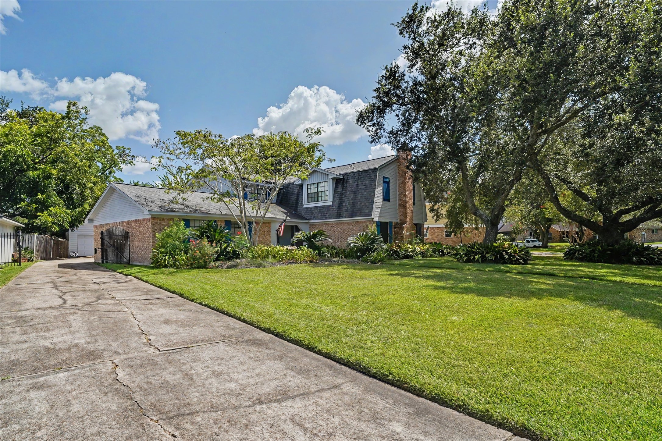 Listing photo 2