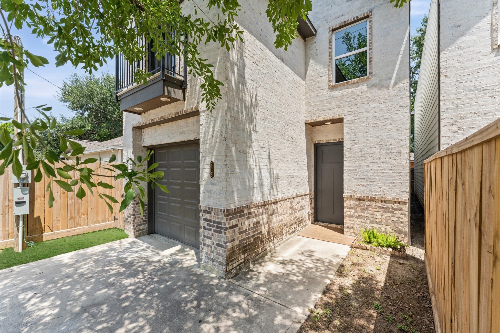 Listing photo 1