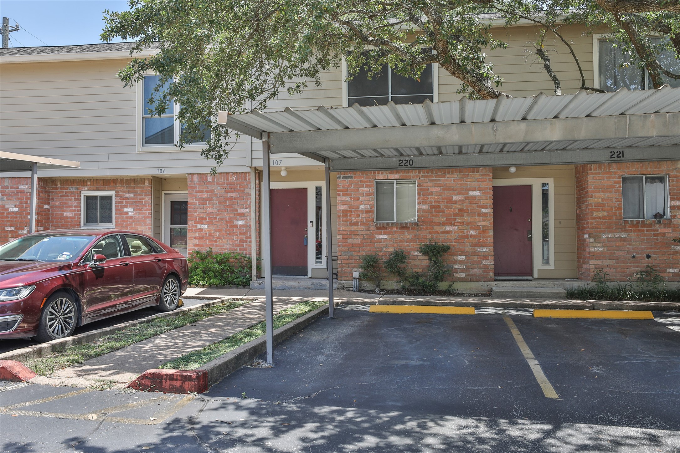 Listing photo 3