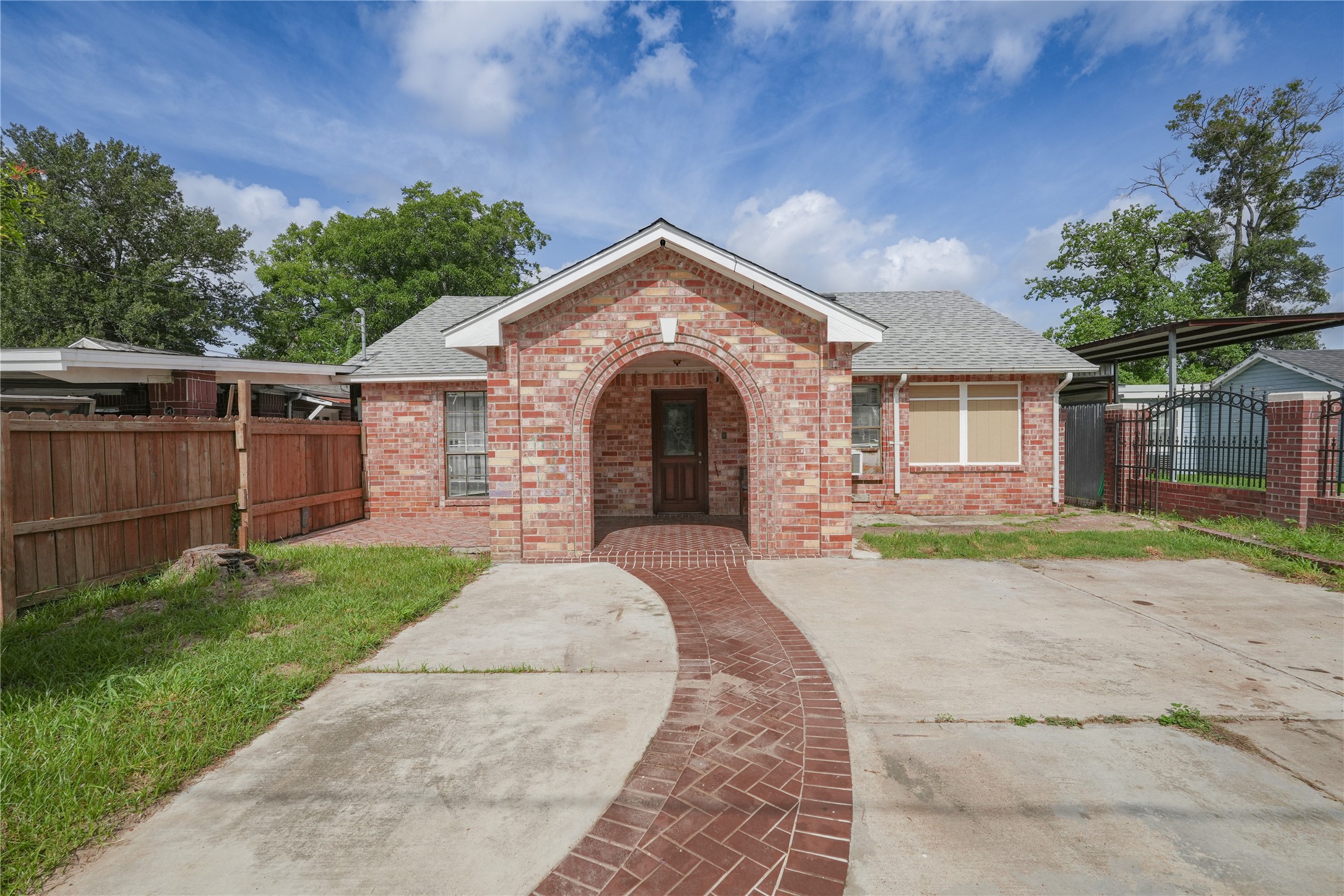 Listing photo 2