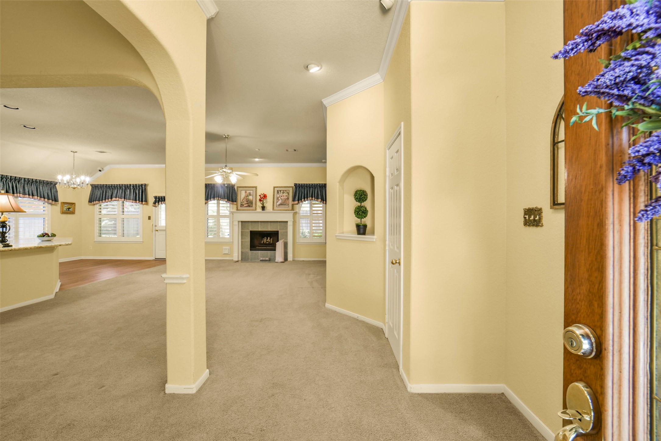 Listing photo 3