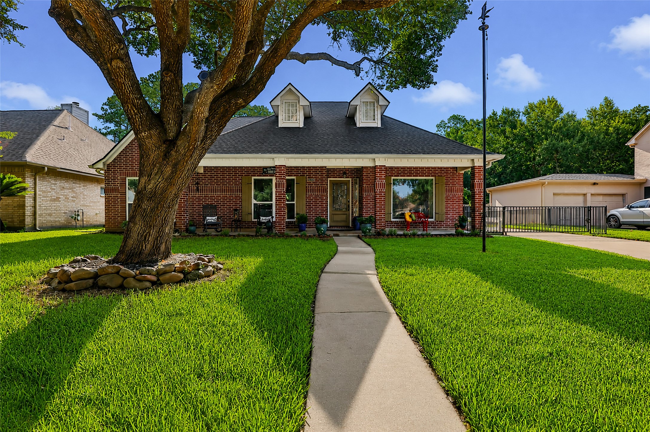 Listing photo 2
