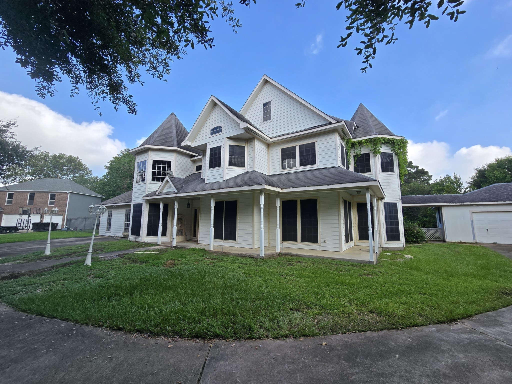 Listing photo 2