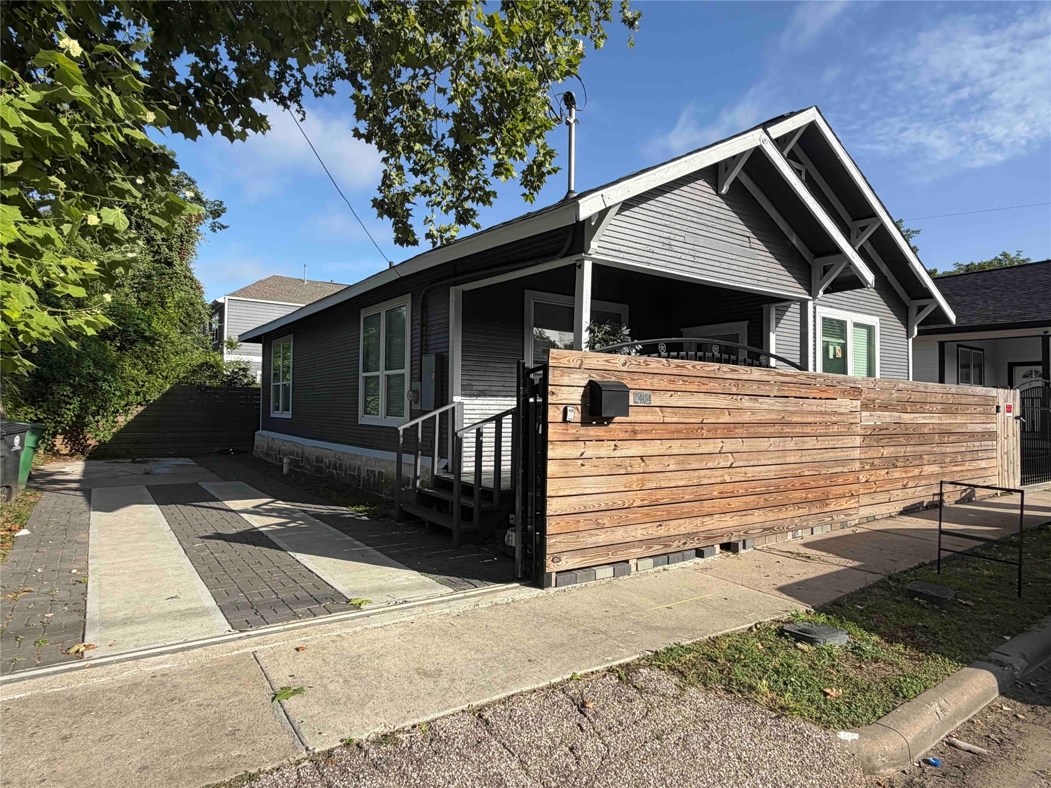 Listing photo 1