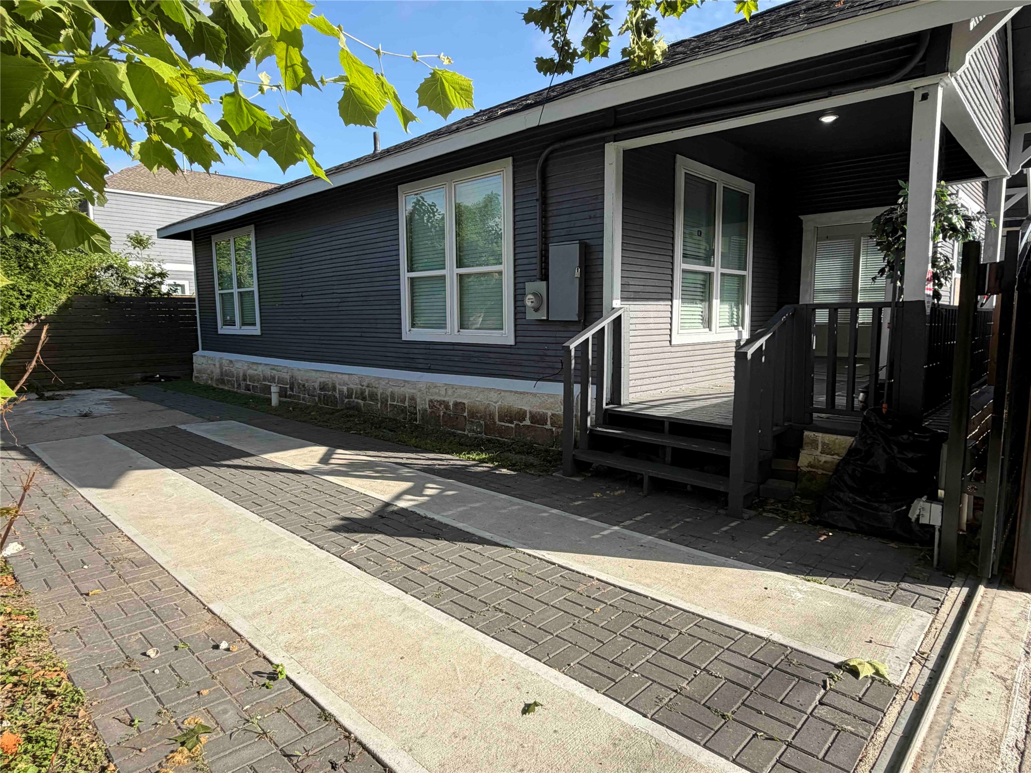 Listing photo 1