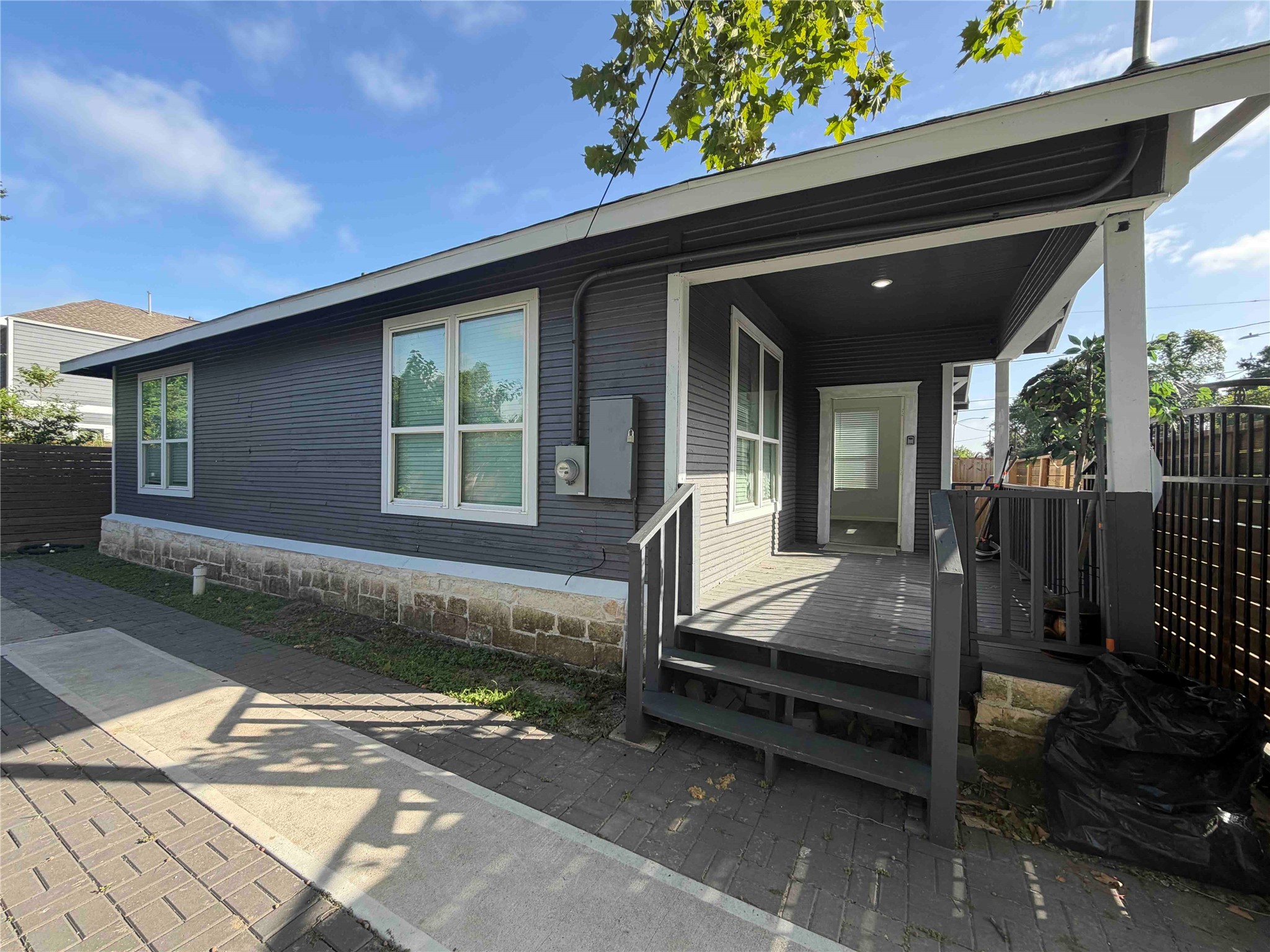 Listing photo 1