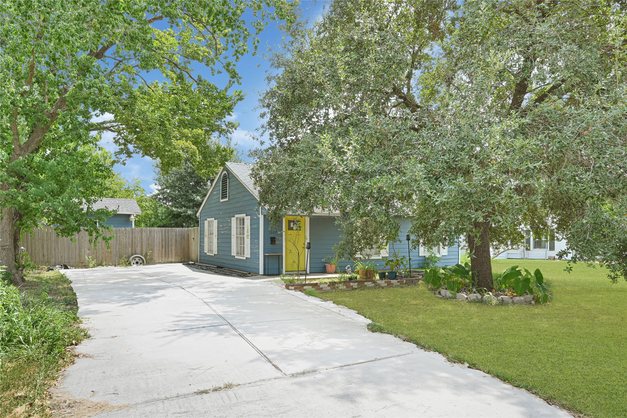 Listing photo 1