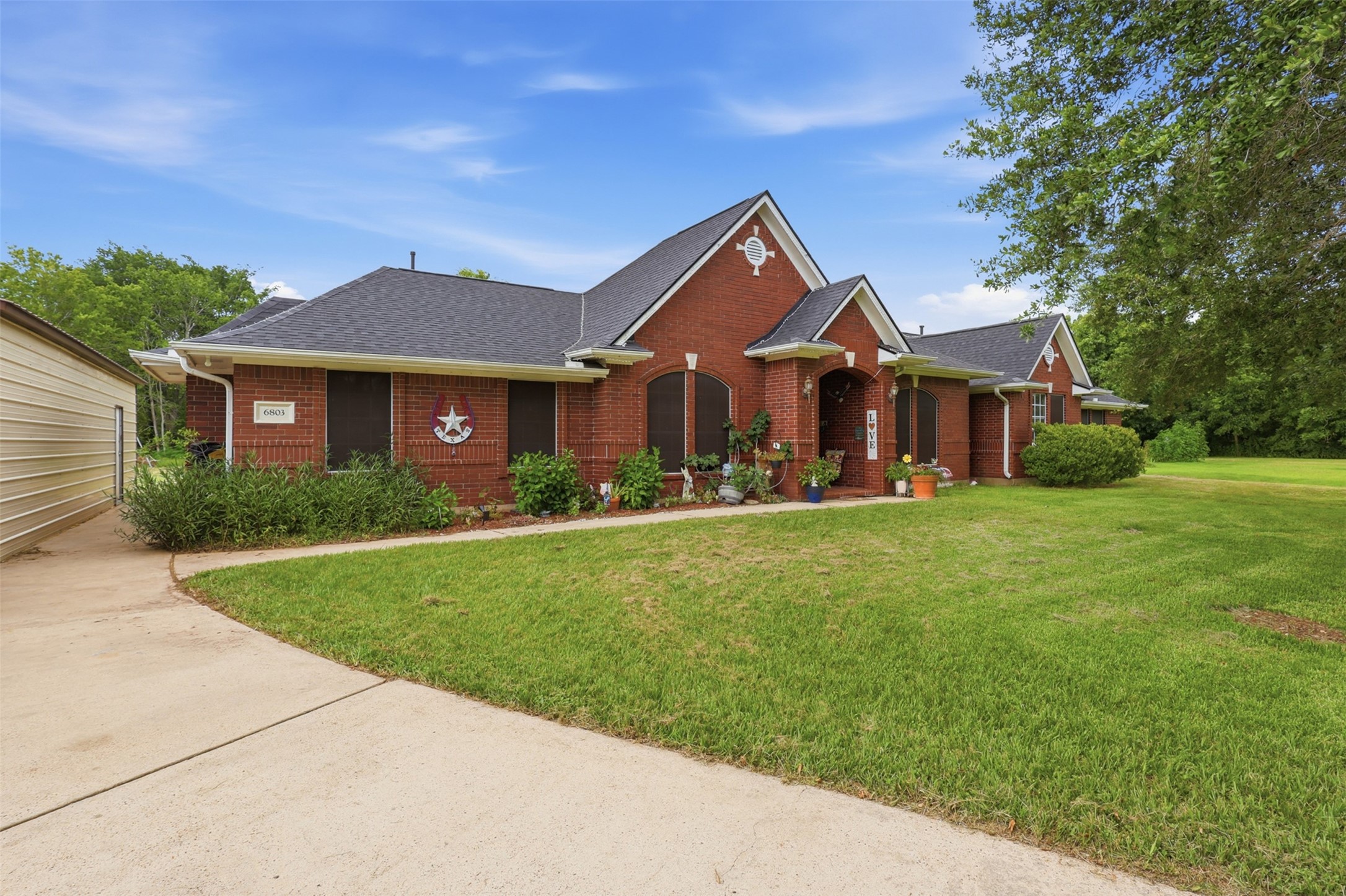 Listing photo 1