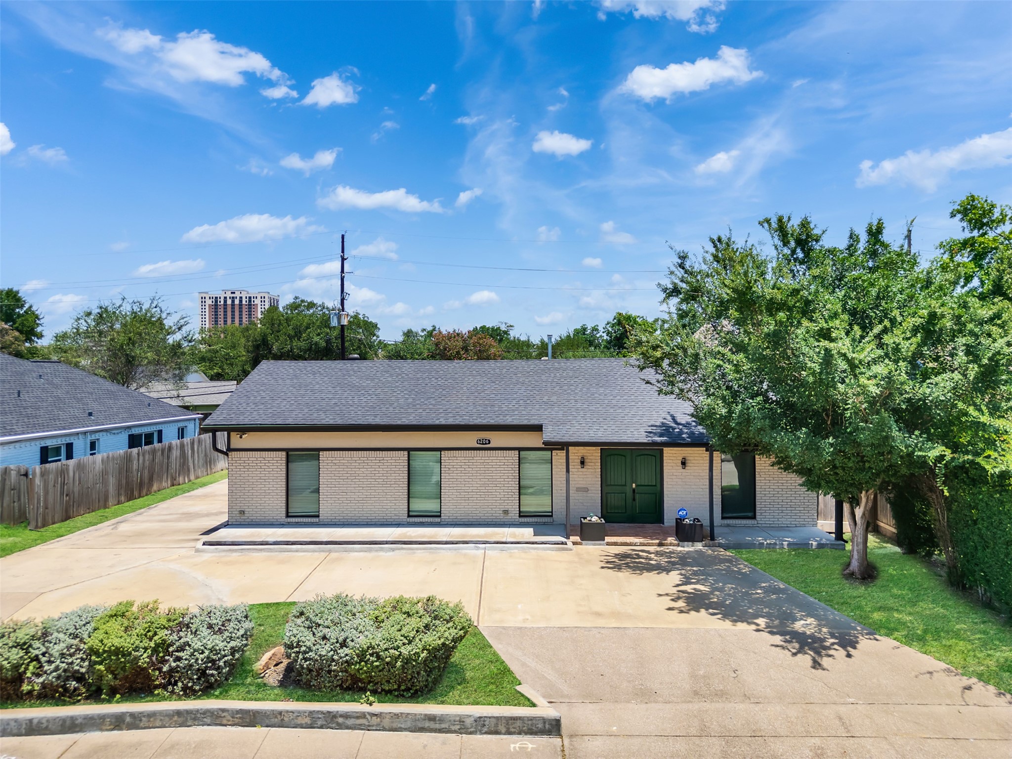 Listing photo 1