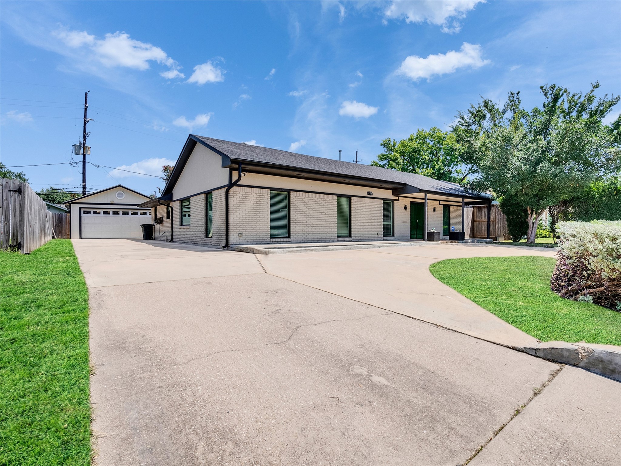 Listing photo 1