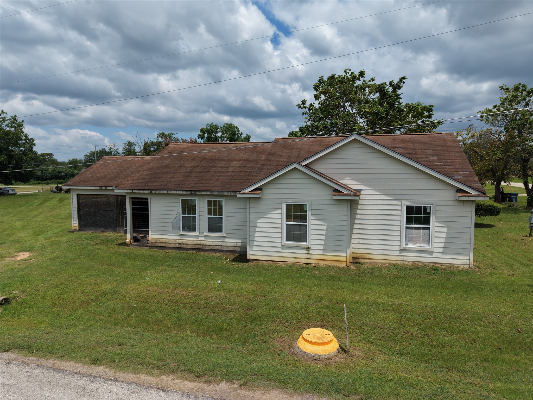 Listing photo 3
