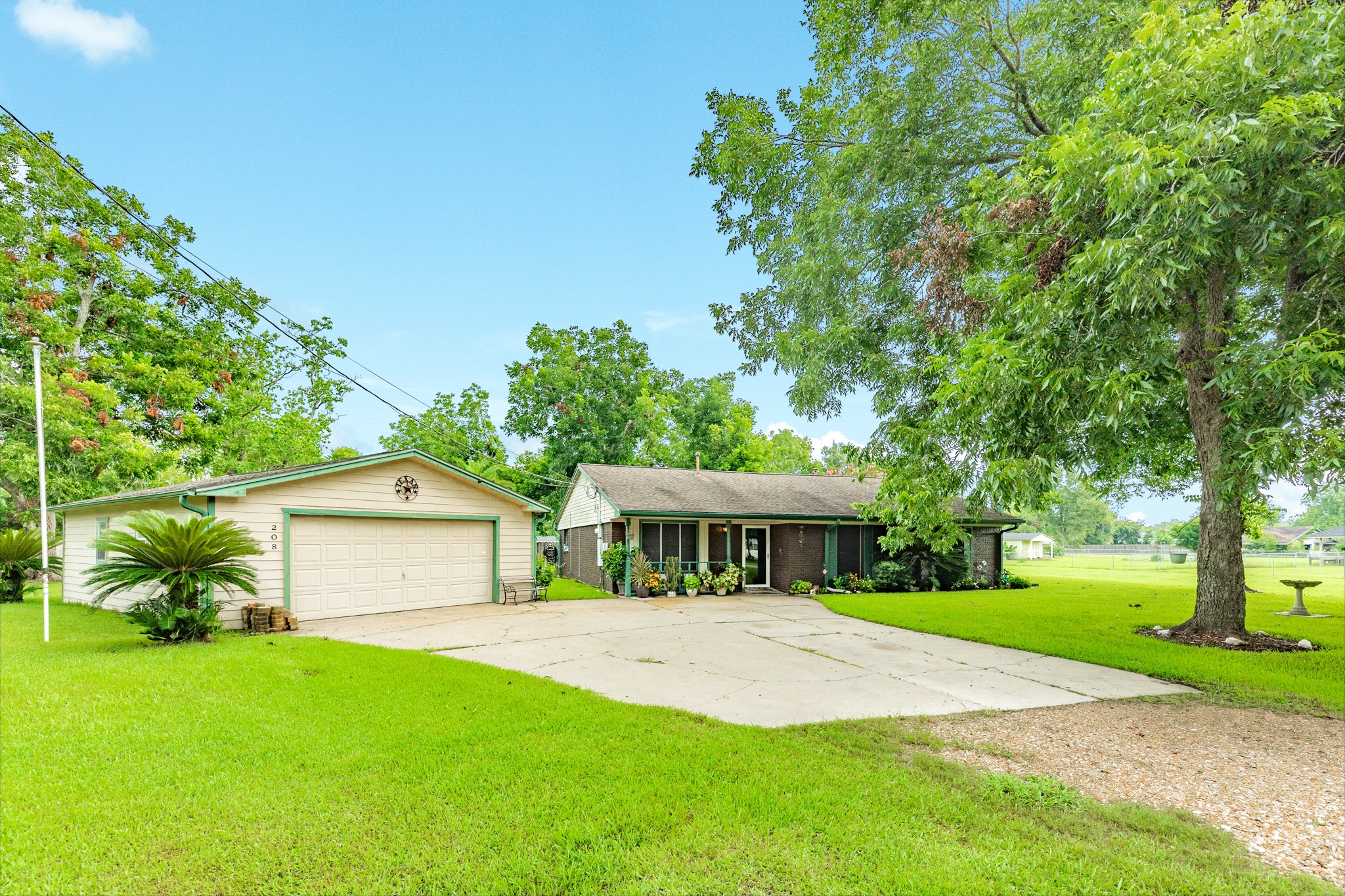 Listing photo 3