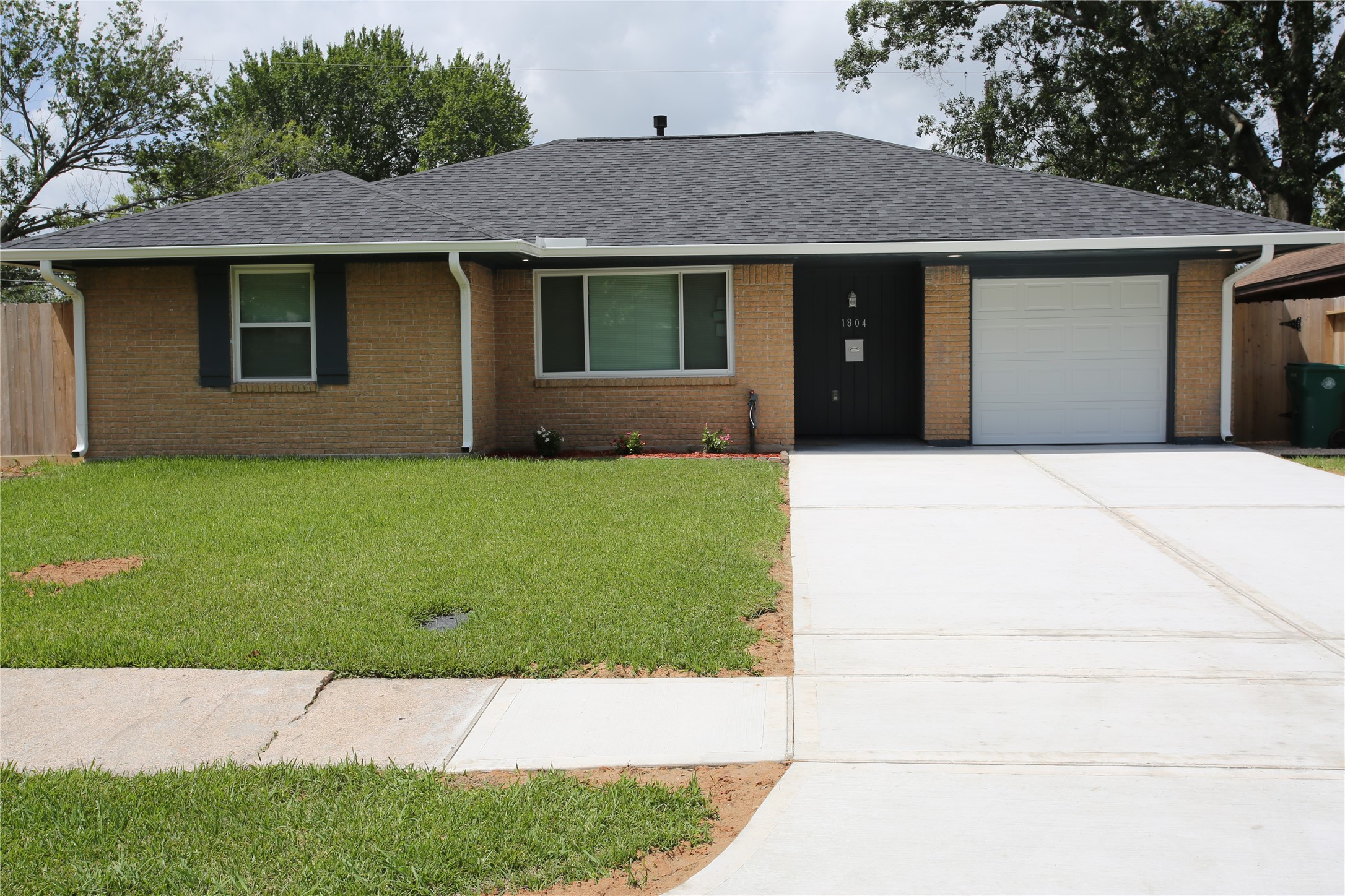Listing photo 1