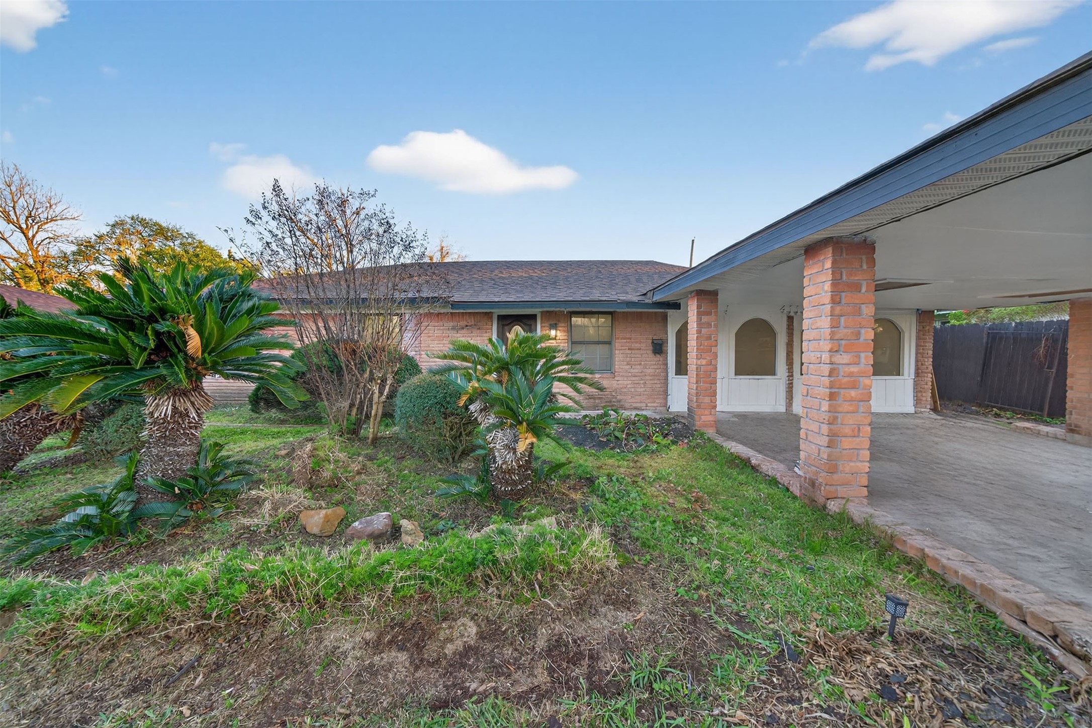 Listing photo 1