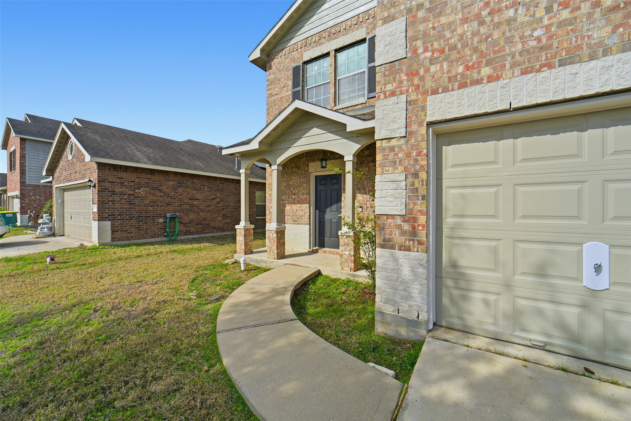Listing photo 2