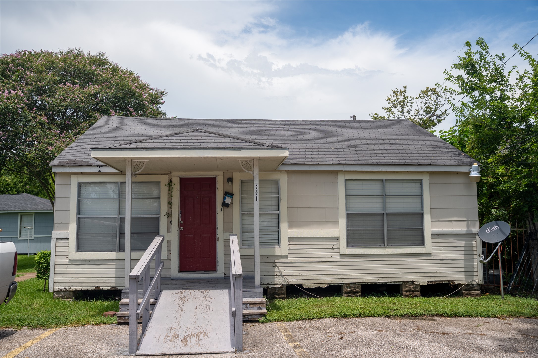 Listing photo 2