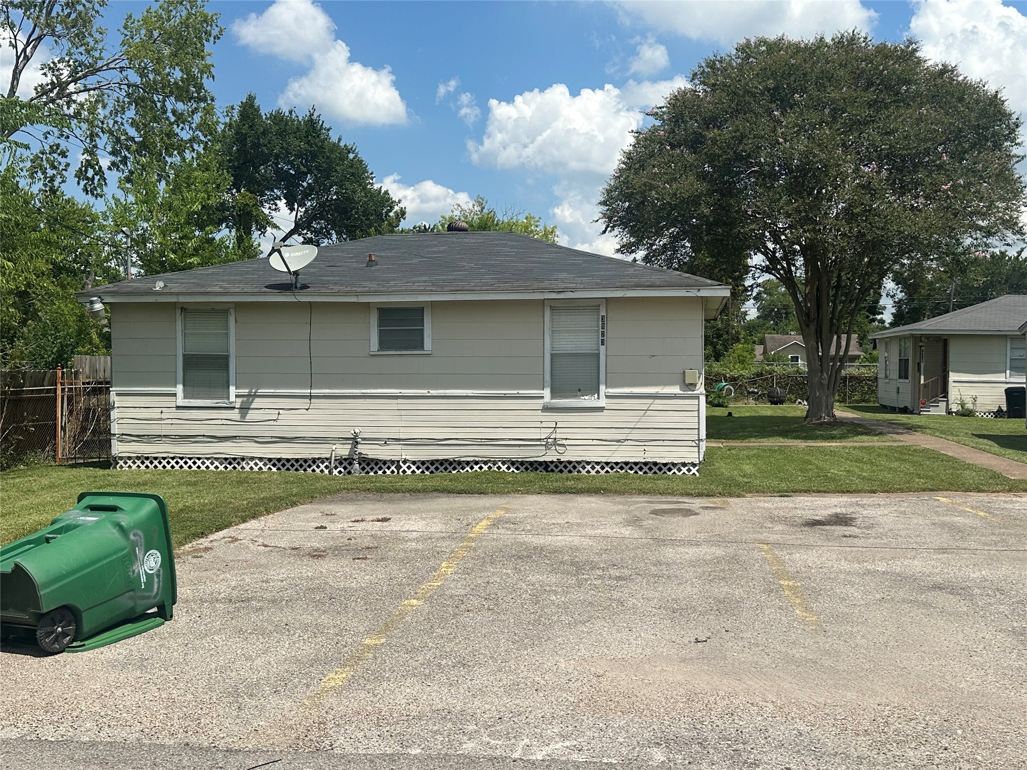 Listing photo 2