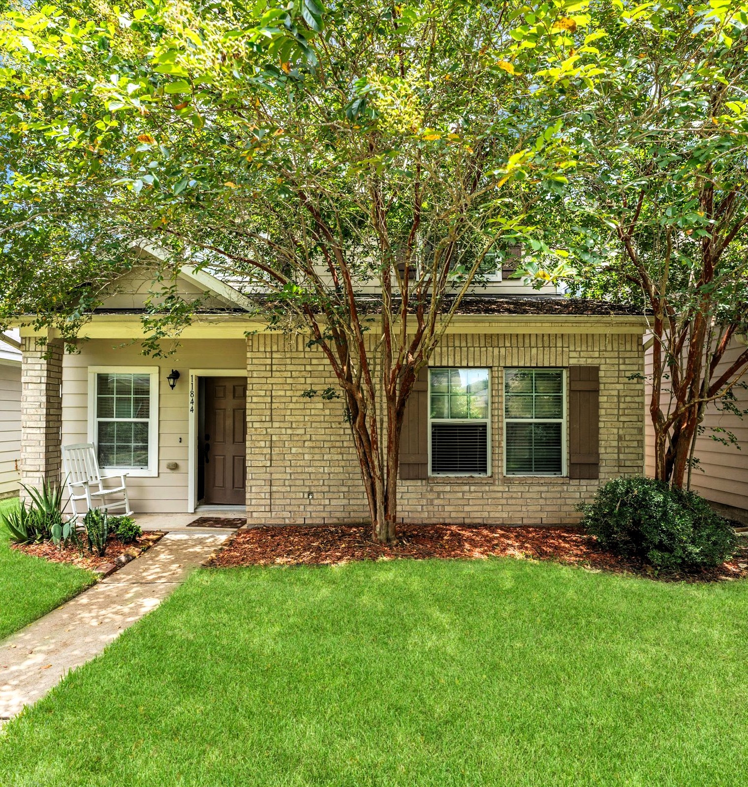 Listing photo 1