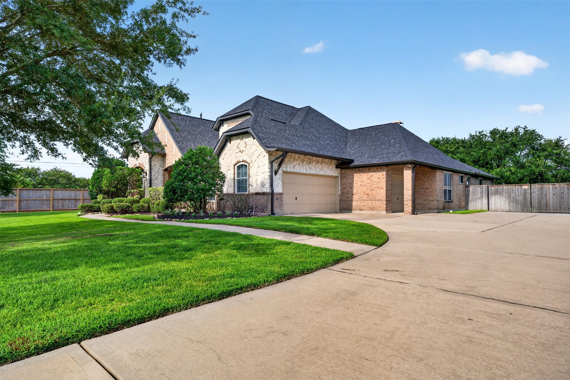 Listing photo 1