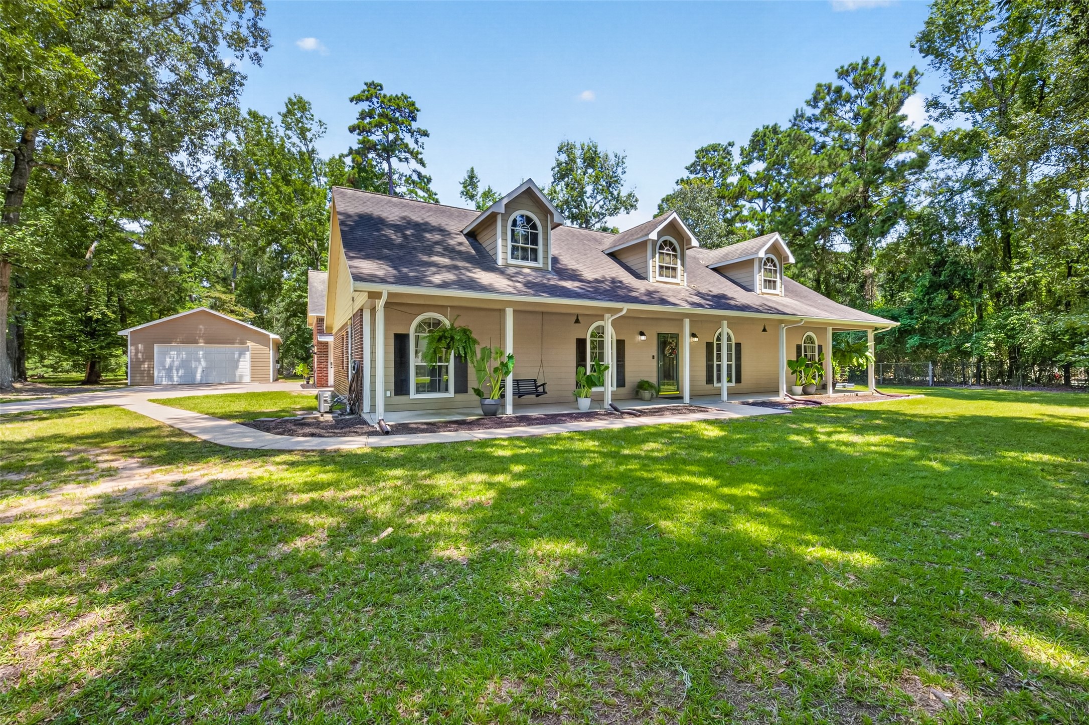 Listing photo 2
