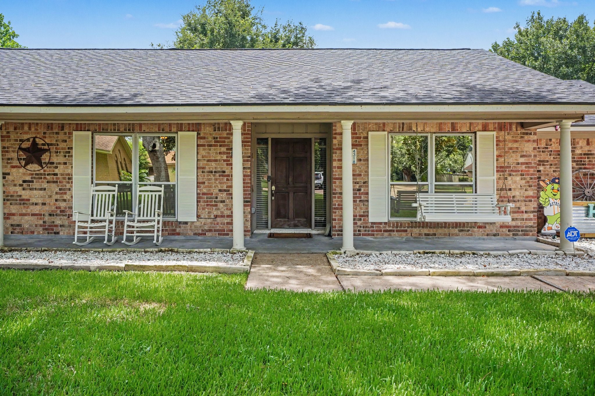 Listing photo 4