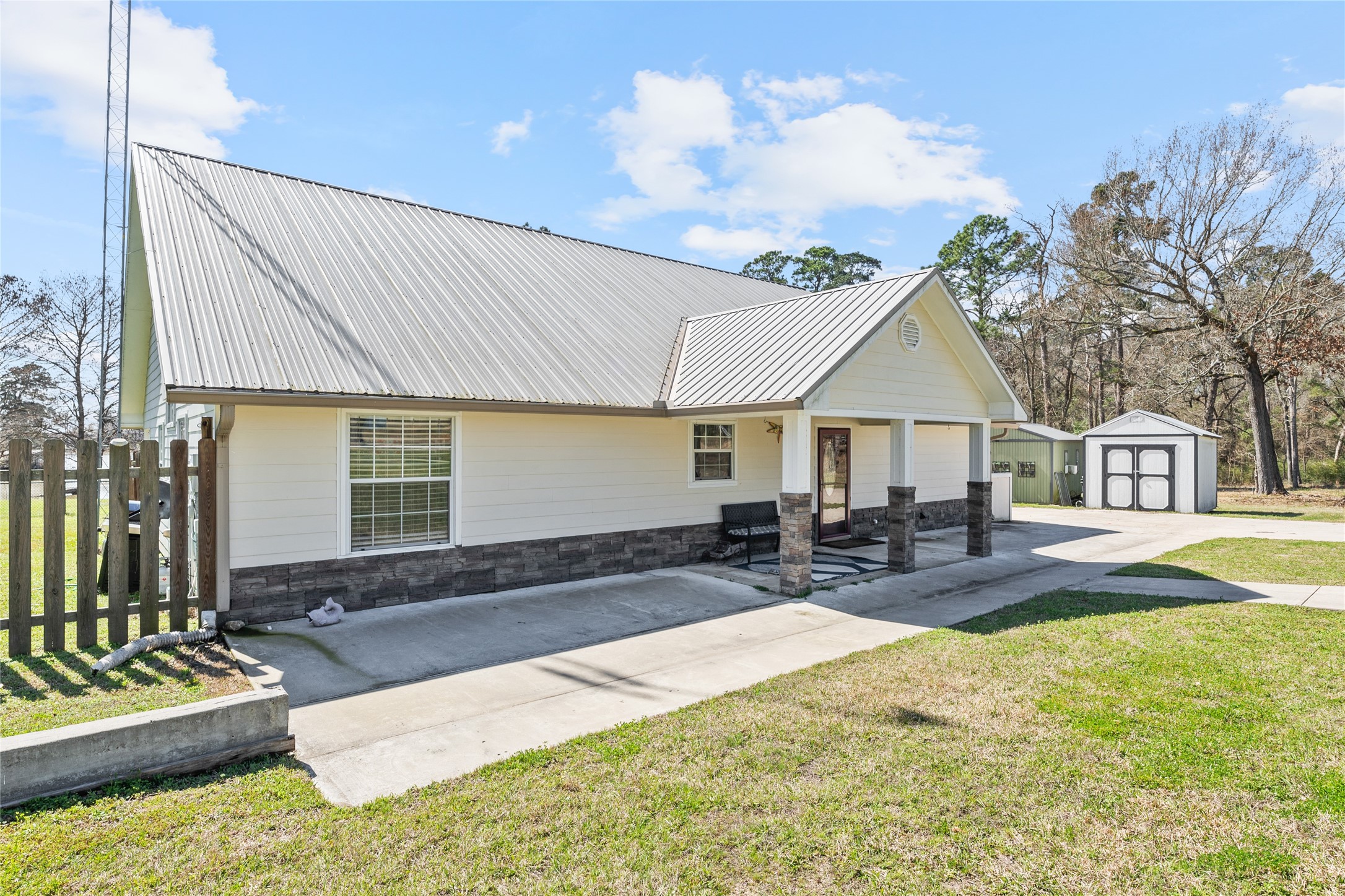 Listing photo 1
