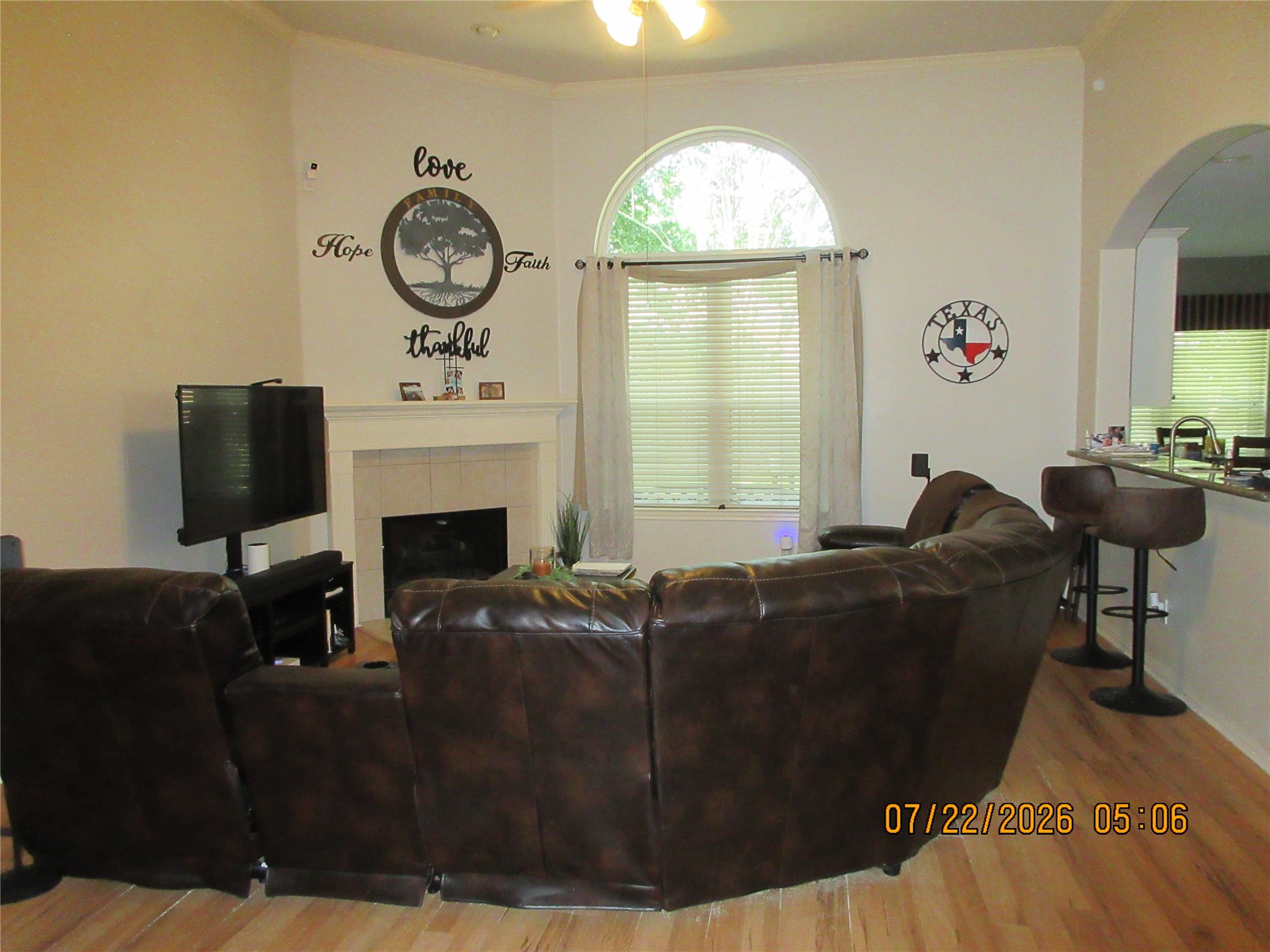 Listing photo 5