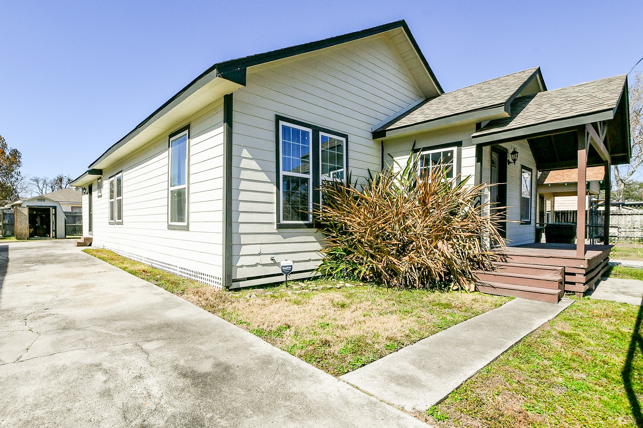 Listing photo 2