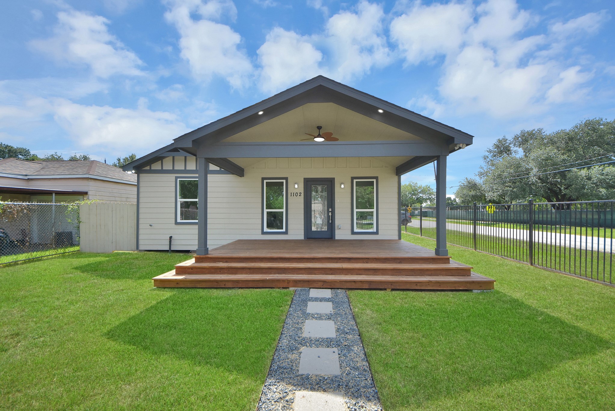 Listing photo 1