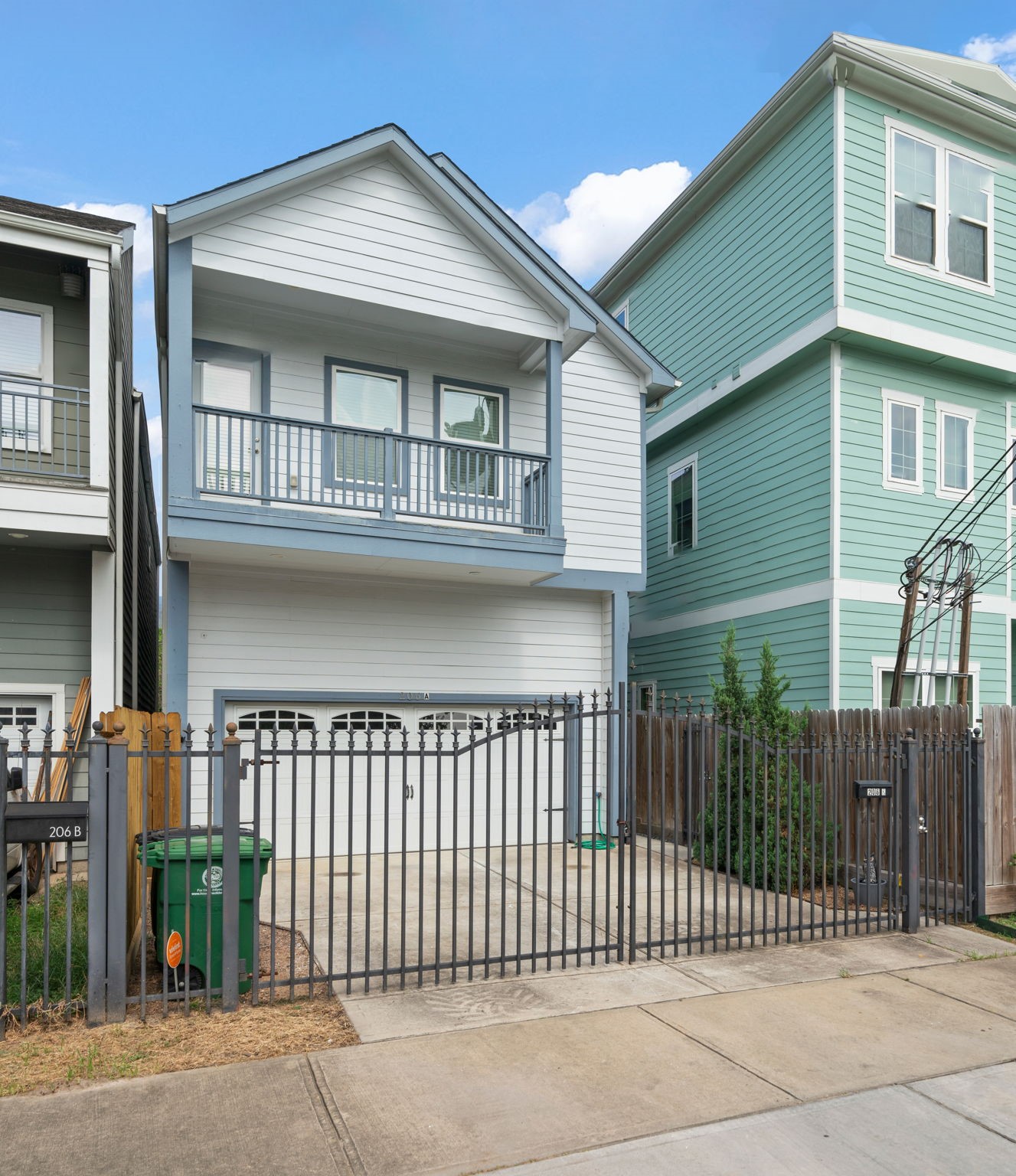 Listing photo 2