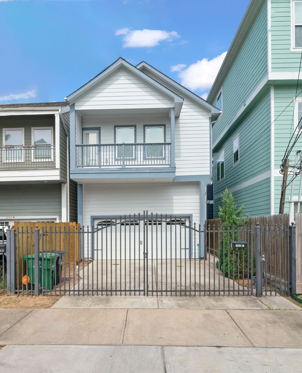 Listing photo 3