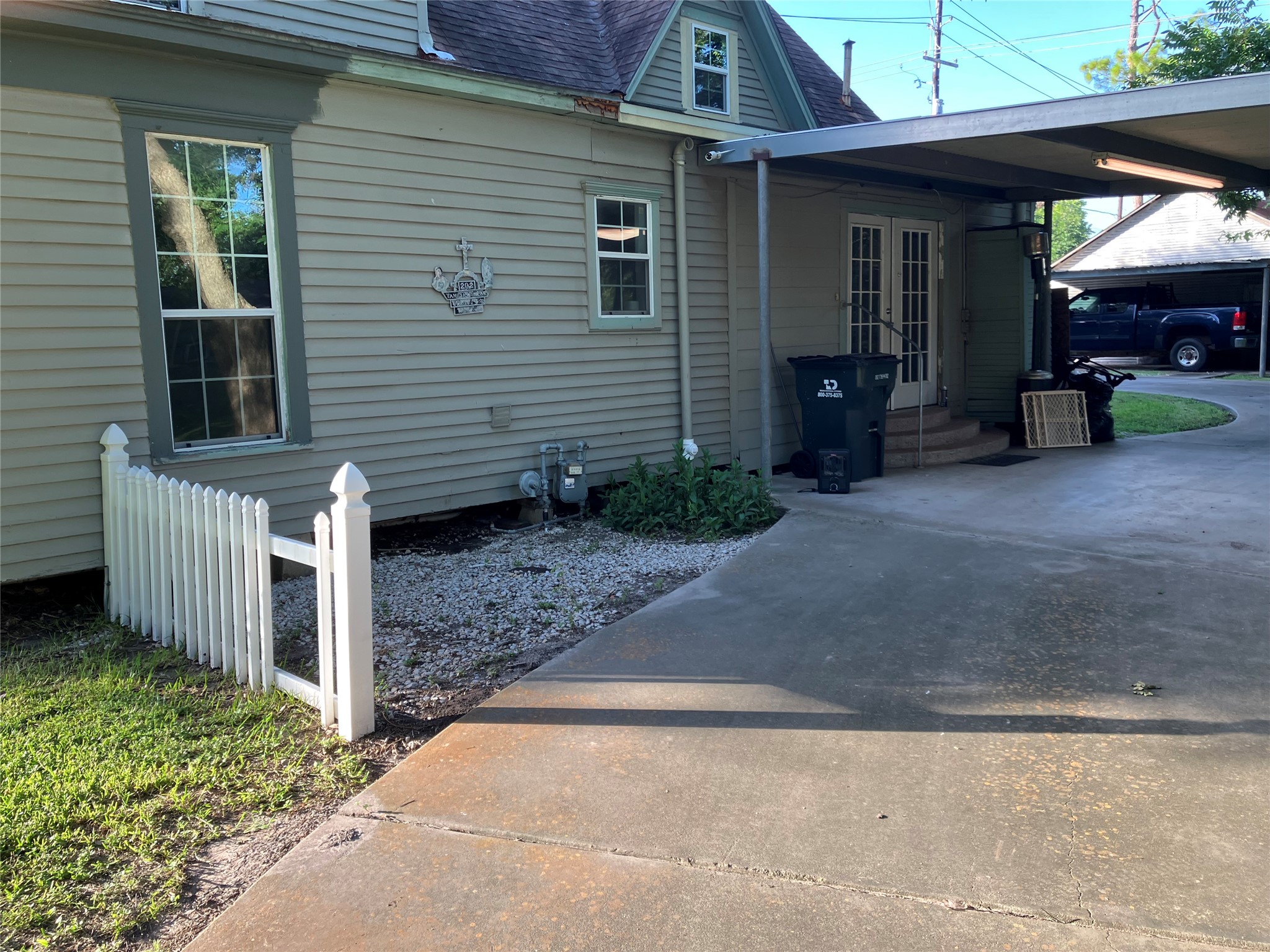 Listing photo 1